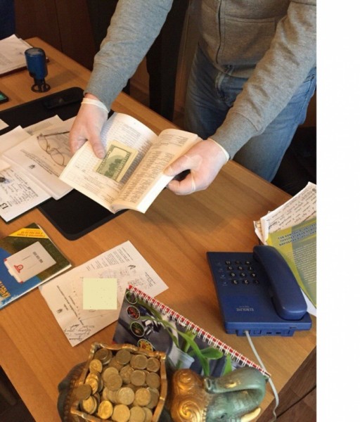 В Одесской области глава сельсовета попался на взятке в 300 долларов