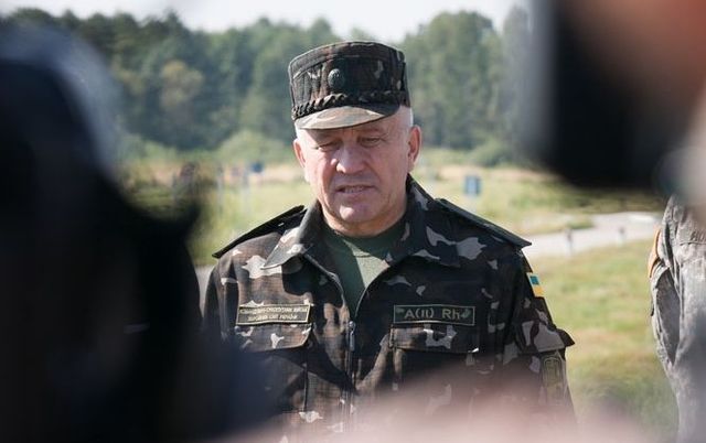 Порошенко звільнив командувача Сухопутними військами