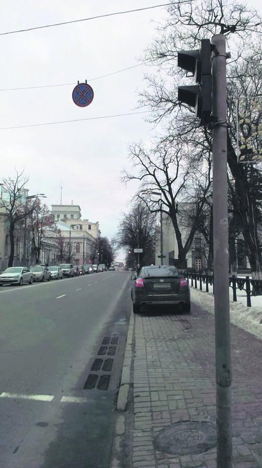 Советника Авакова уличили в нарушении ПДД: опубликовано фото