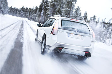 Как быстро остановить автомобиль в гололед: советы экспертов