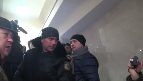 Поліція залишає парламент Молдови, мітингарі займають будівлю