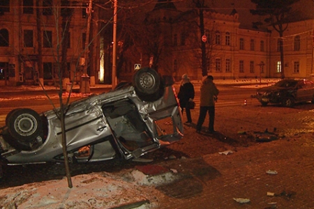 Нічна автомобільна троща у центрі Вінниці: є жертви