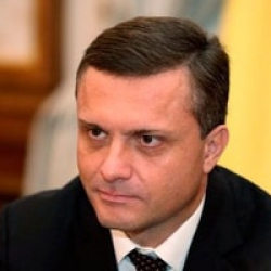 В Латвии наказали банк Левочкина и Фурсина