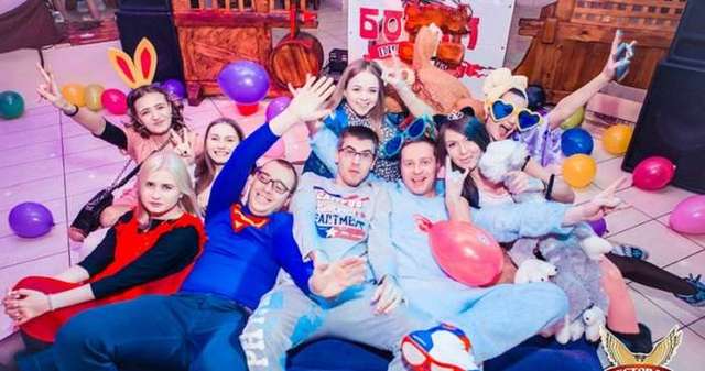 В Донецке прошла «пижамная вечеринка» с обнаженкой (ФОТО)