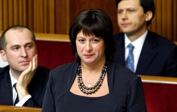 Яресько обещает вчетверо повысить зарплаты военным