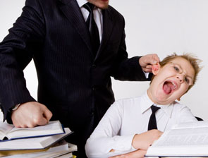 У Києві звільнили вчительку, яка змушувала першокласників битися об дошку