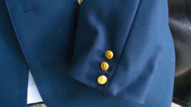 В КРЫМУ ФОРМУ УКРАИНСКОГО ПРОКУРОРА ПРОДАЮТ ЗА 1000 ГРИВЕН