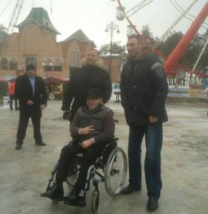 Мэр Киева погулял по харьковскому парку с Кернесом и московским олигархом