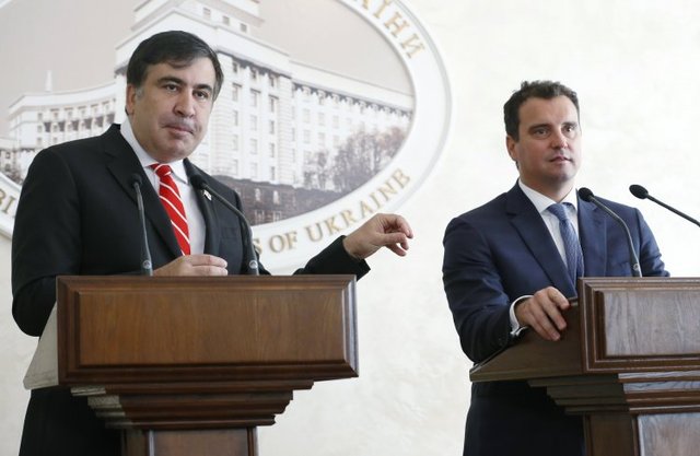 Досрочных выборов не избежать: чем грозит отставка Абромавичуса