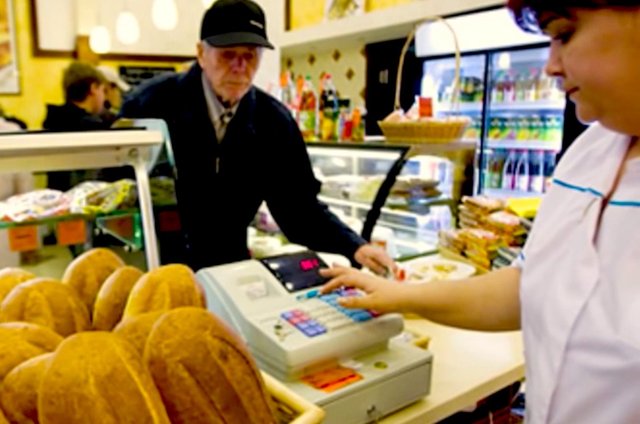 На Росії для населення готують продуктові картки