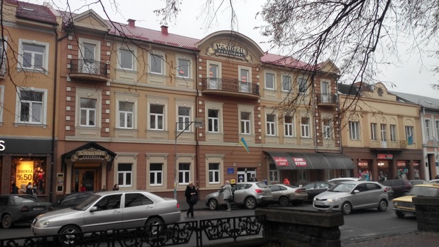 Фірма депутата без конкурсу купила сараї військкомату і звела багатоповерхівку