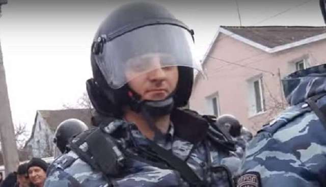 Активісти просять впізнати «Беркут», який брав участь в арештах кримських татар (ФОТО)