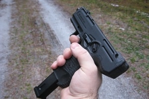 В Запорожье возле супермаркета расстреляли мужчину