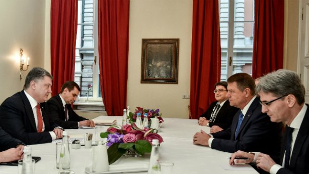 Президенти України та Румунії хочуть скасувати плату за візи