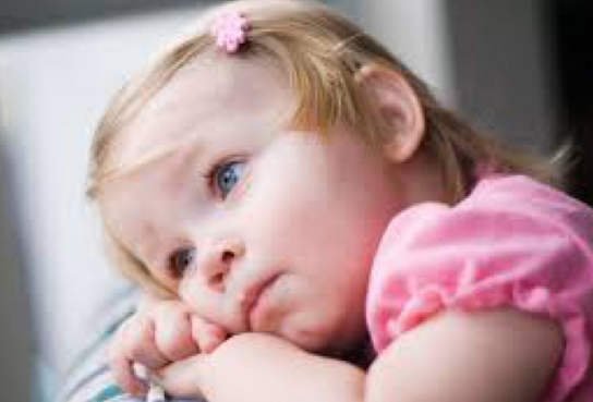 2-річна дівчинка, яку жорстоко побила матір-пияка, померла в реанімації Дзержинська