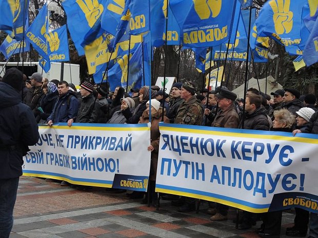 ЗА ОТСТАВКУ ЯЦЕНЮКА ПРЕДЛАГАЮТ ПОСТОЯТЬ ЗА 70 ГРН