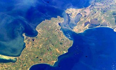 РФ перекроет судоходство в Керченском проливе из-за "моста"