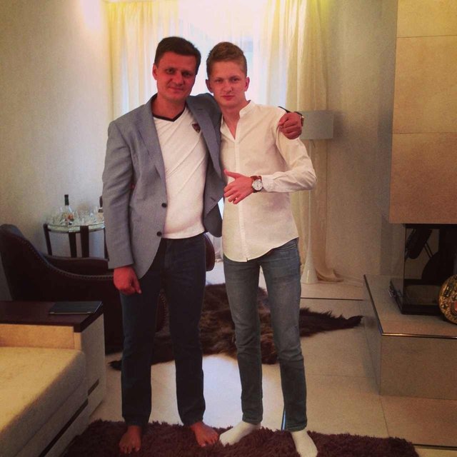   Porsche   Range Rover 19- 