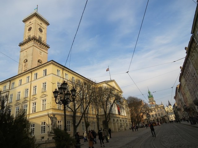 У Львівській облраді – шоу: свободівці блокують трибуну та гудуть сирени