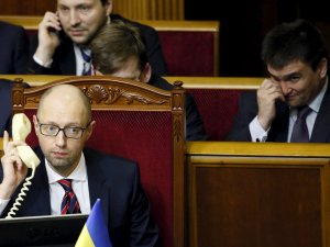 Геращенко стыдно за Кабмин: цепляются "посиневшими лапками" за власть