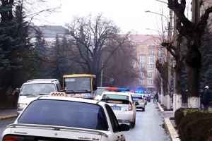 Кримінальна відповідальність особи виключається, якщо ця особа порушила ПДР вимушено, через створення аварійної ситуації іншою особою