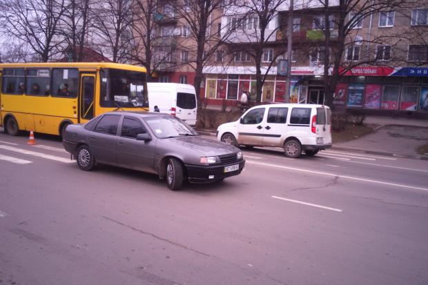 На пішохідному переході у Калуші автівка збила третьокласника. ФОТО