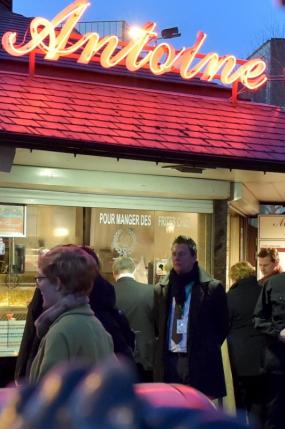 У Брюселі Меркель "зловили" за перекусом фастфудом