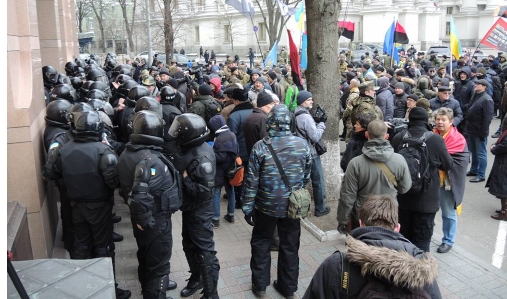 «В угоду кремлёвской банде»: у Авакова бурно отреагировали на разгром банка в Киеве