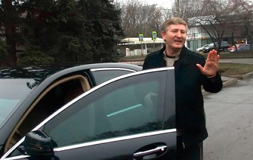 Как в оккупации рубят «социальные связи» Ахметова