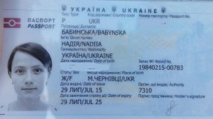 Закордонний паспорт у Чернівцях: статки тих, хто за ним стоїть