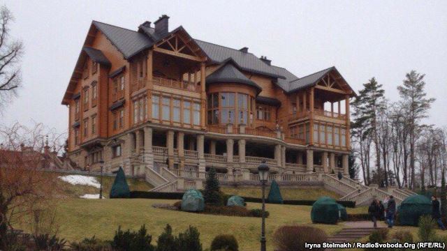 Чому Межигір’я не змінило власника за два роки?