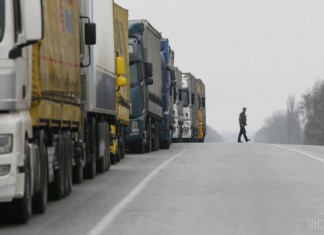 Активісти “Свободи” впіймали більше десяти російських фур на території України
