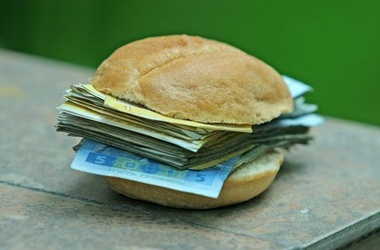 Львівських студентів позбавили стипендії, а викладачів - зарплати