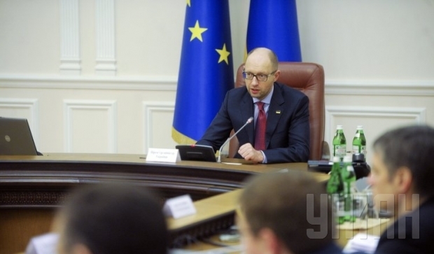 Яценюк терміново покинув засідання уряду зі словами "Я до Порошенка"