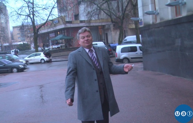 Житомирські нардепи тікають від людей. Відео