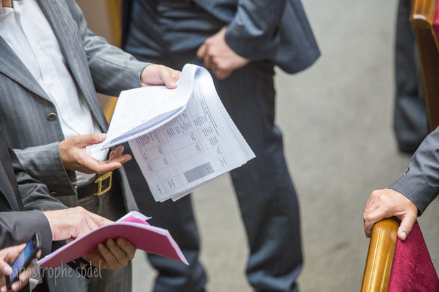 Яценюк отказался идти в отставку, но у Порошенко есть еще варианты