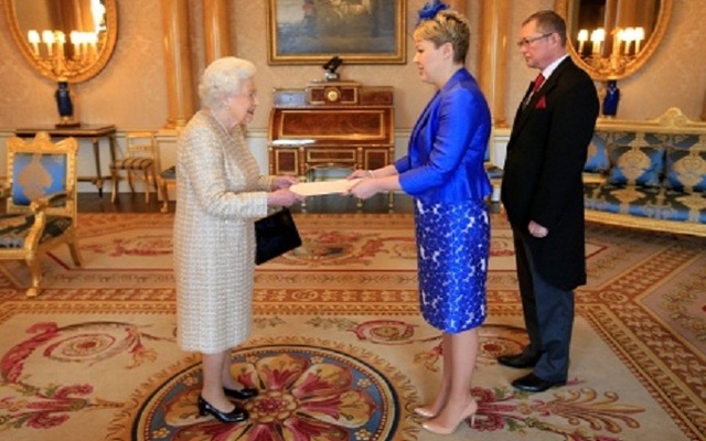 Шум вокруг костюма посла Украины в Великобритании: блогер вступилась за дипломата