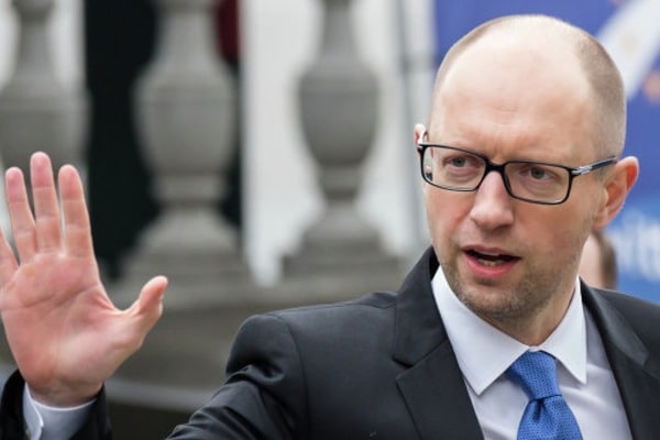 Яценюк отказался идти в отставку. Снова