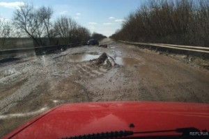 Из-за ужасных дорог автомобилисты в Одесской области создают собственные автомайданы