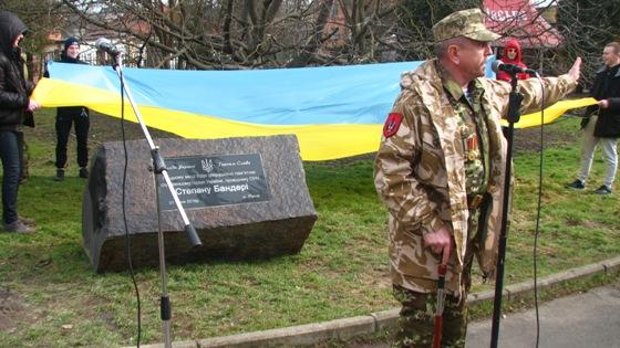 , ʲ ϲĲ   , Ͳ (+²)