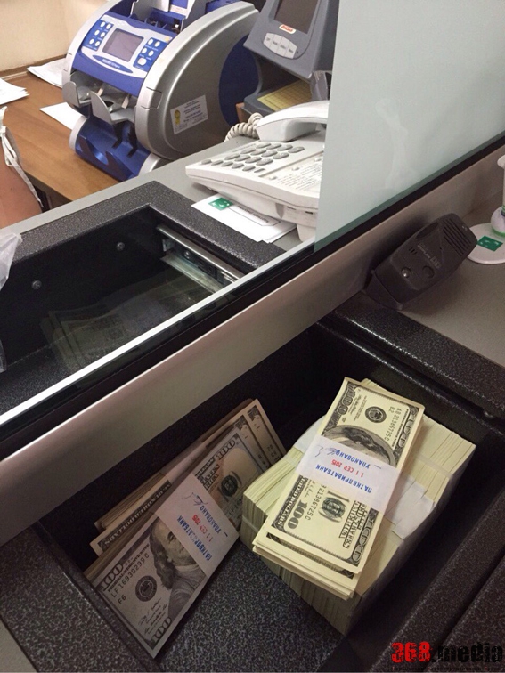 Два волынских полицейских попались на взятке в 400 долларов