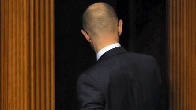 Почему Арсений Яценюк так цепляется за премьерское кресло?