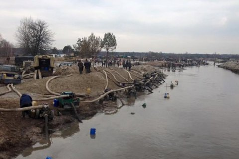 Глава Ровенской области просит ввести войска