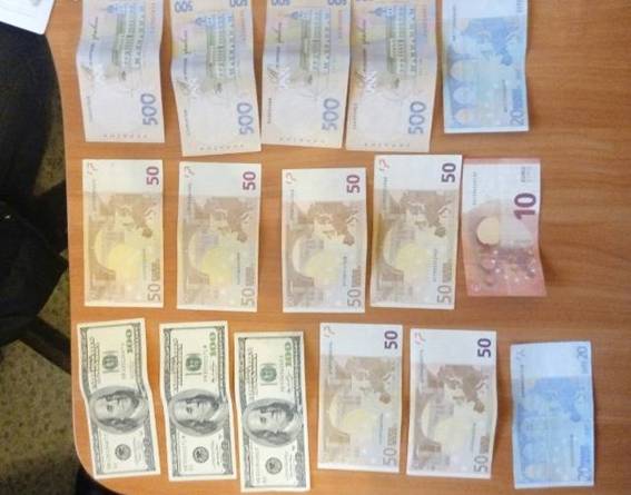 НА ДНІПРОПЕТРОВЩИНІ ВИКРИТО ГРУПУ ПОЛІЦЕЙСЬКИХ, ЯКІ "КРИШУВАЛИ" НАРКОБІЗНЕС В РЕГІОНІ (ФОТО)