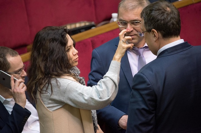 Дочь многолетней начальницы николаевского горздрава получила без конкурса часть помещений в больницах Николаева под аптеки