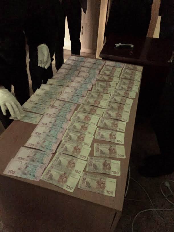 Сотрудника Инспекции по вопросам защиты прав потребителей поймали на взятке