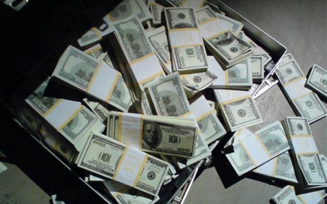 Как украинские чиновники сколачивают состояние на аннексии Крыма