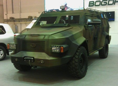 "Богдан" представил бронеавтомобиль "Барс-8". ВИДЕО