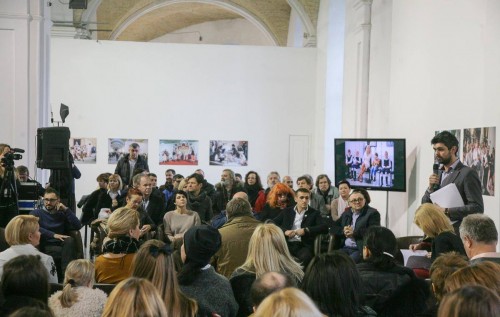 "Мистецький Арсенал" пытается по-рейдерски захватить ДУСя?