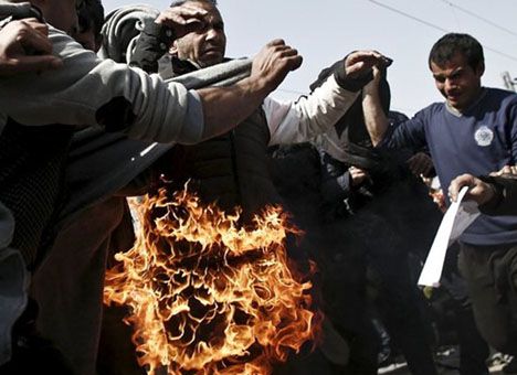 Мигранты, которых не пустили в ЕС устроили массовое самосожжение (ФОТО)